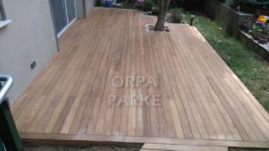 Ahşap deck bahçe
