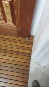 Kapı girişi ahşap paspas